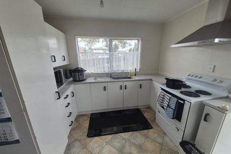 Photo of property in 8 Rhine Place, Weymouth, Auckland, 2103