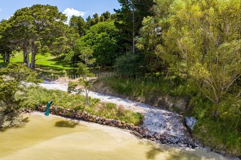 Photo of property in 24 Karakanui Road, Tinopai, Matakohe, 0593