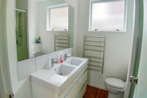 Photo of property in 2/26a Sunnynook Road, Sunnynook, Auckland, 0620