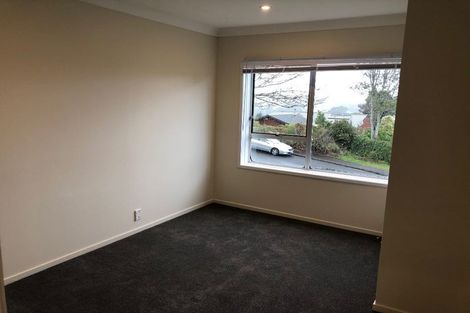 Photo of property in 33 Noeleen Street, Glenfield, Auckland, 0629