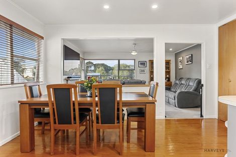 Photo of property in 42 Castleford Street, Green Bay, Auckland, 0604