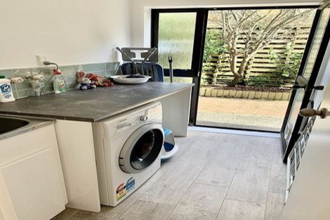 Photo of property in 15a Shastri Terrace, Khandallah, Wellington, 6035