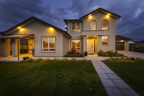 Photo of property in 124 Johnstone Drive, Fitzherbert, Palmerston North, 4410