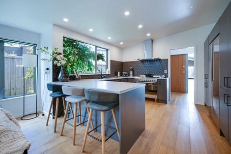 Photo of property in 8a Maple Court, Arthurs Point, Queenstown, 9371