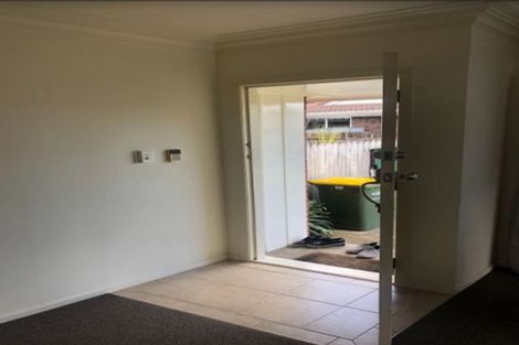 Photo of property in 37 Great South Road, Papakura, 2110