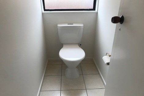 Photo of property in 2/98 Mirrabooka Avenue, Botany Downs, Auckland, 2010