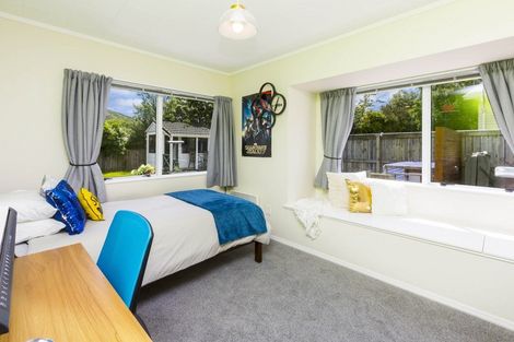 Photo of property in 27 Kentucky Street, Totara Park, Upper Hutt, 5018