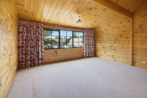 Photo of property in 38 Gemini Place, Kawaha Point, Rotorua, 3010