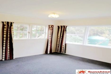 Photo of property in 244 Boord Crescent, Kumeu, 0891