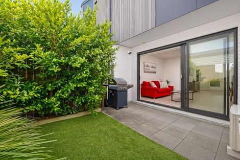 Photo of property in 10/12 Tawa Road, Te Atatu Peninsula, Auckland, 0610