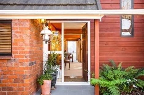 Photo of property in 7 Sunrise Lane, Te Atatu South, Auckland, 0610