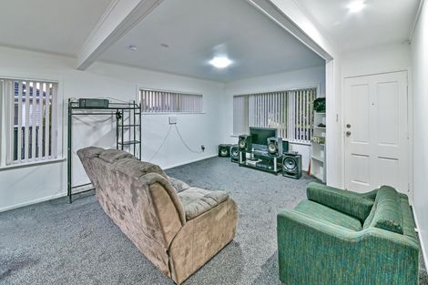 Photo of property in 2/49 Sutton Crescent, Papakura, 2110