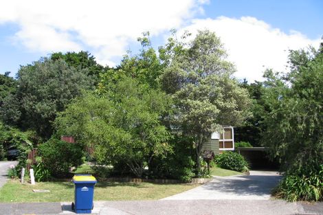 Photo of property in 37 Ridgewood Crescent, Birkenhead, Auckland, 0626