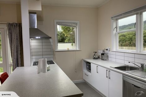 Photo of property in 28 Davidson Crescent, Tawa, Wellington, 5028