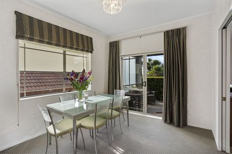 Photo of property in 8 Lorikeet Place, Unsworth Heights, Auckland, 0632