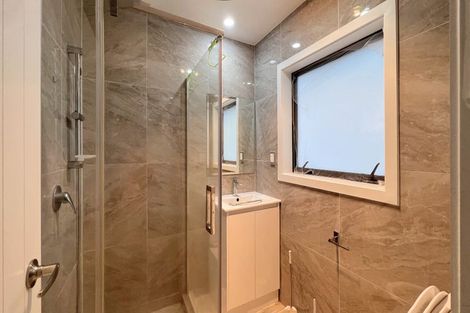 Photo of property in 16c Kelvin Road, Papakura, 2110