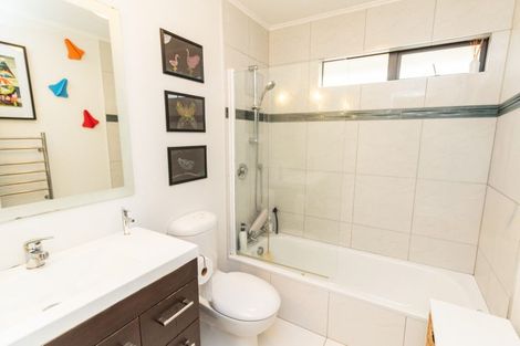 Photo of property in 6 Debra Way, Karori, Wellington, 6012