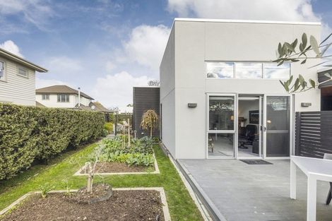 Photo of property in 76a Stanley Avenue, Palmerston North, 4414