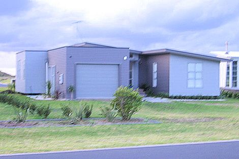 Photo of property in 11 Tohora Crescent, Omaha, 0986