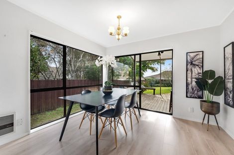 Photo of property in 57 Dalwhinnie Parade, Highland Park, Auckland, 2010