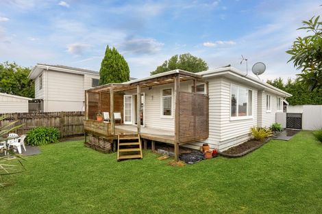 Photo of property in 2/99 Hobsonville Road, West Harbour, Auckland, 0618