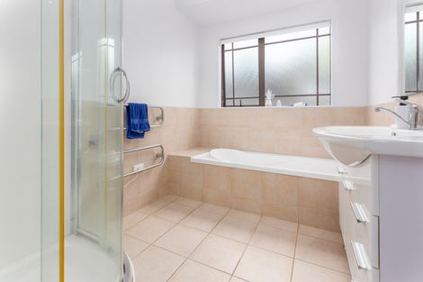 Photo of property in 7 Kimshee Way, Tuakau, 2121