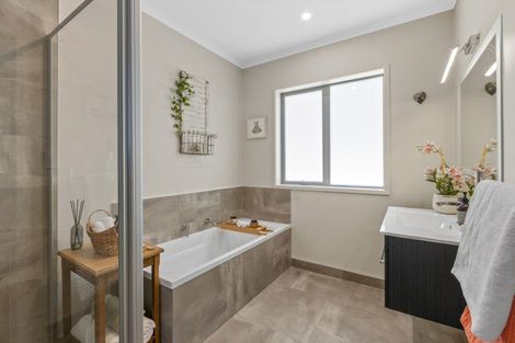 Photo of property in 15 Woodridge Drive, Stanmore Bay, Whangaparaoa, 0932