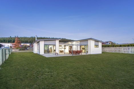 Photo of property in 7 Centre Crescent, Wanaka, 9305