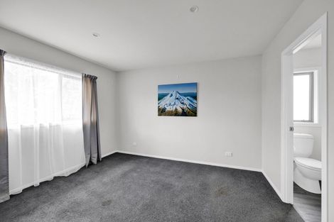 Photo of property in 102 Seaview Road, Westown, New Plymouth, 4310