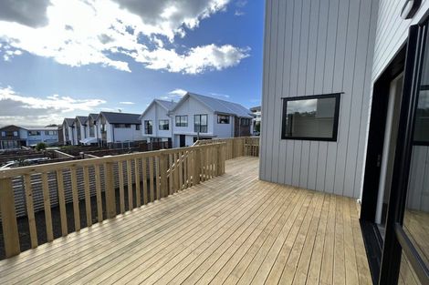 Photo of property in 17 Seafarer Crescent, Stanmore Bay, Whangaparaoa, 0932