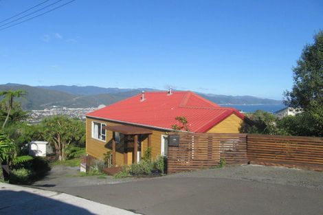 Photo of property in 15 Poto Road, Normandale, Lower Hutt, 5010