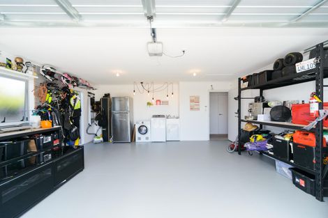 Photo of property in 6 D'urville Place, Kelvin Grove, Palmerston North, 4414