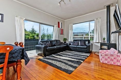 Photo of property in 2/85 Diana Drive, Glenfield, Auckland, 0627