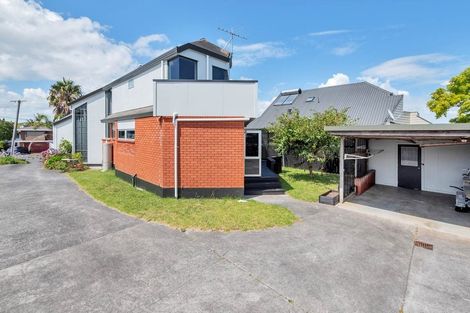 Photo of property in 2/36 Devon Road, Bucklands Beach, Auckland, 2012
