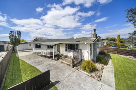 Photo of property in 7 Dunk Place, Milson, Palmerston North, 4414