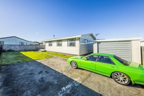 Photo of property in 2/35 Hill Crescent, Papakura, 2110