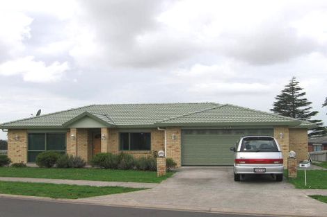 Photo of property in 16 Greenberry Drive, Ranui, Auckland, 0612