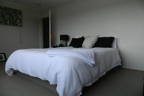 Photo of property in 26 Horokiwi Road West, Newlands, Wellington, 6037