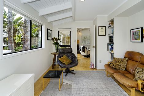 Photo of property in 111 Daffodil Street, Titirangi, Auckland, 0604