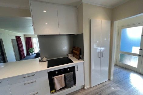 Photo of property in 32 Jillteresa Crescent, Half Moon Bay, Auckland, 2012