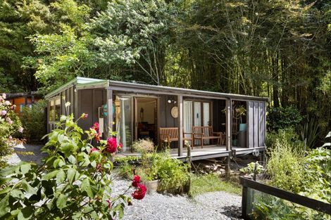 Photo of property in 26 Brick Bay Drive, Sandspit, Warkworth, 0982