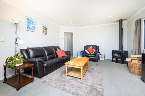 Photo of property in 32 Somerset Crescent, Highbury, Palmerston North, 4412