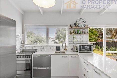 Photo of property in 46 Woodstock Road, Forrest Hill, Auckland, 0620