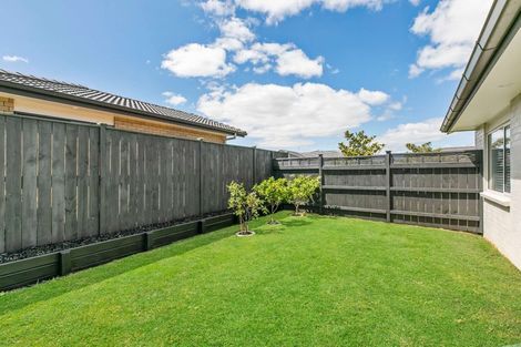Photo of property in 5 Wick Place, Wattle Downs, Auckland, 2103