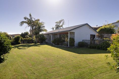 Photo of property in 16 Margaret Drive, Omokoroa, 3114