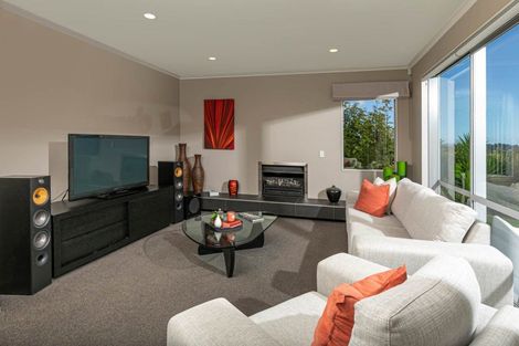 Photo of property in 13 Rangi Avenue, Schnapper Rock, Auckland, 0632