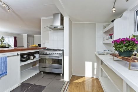 Photo of property in 59 Barbados Drive, Unsworth Heights, Auckland, 0632