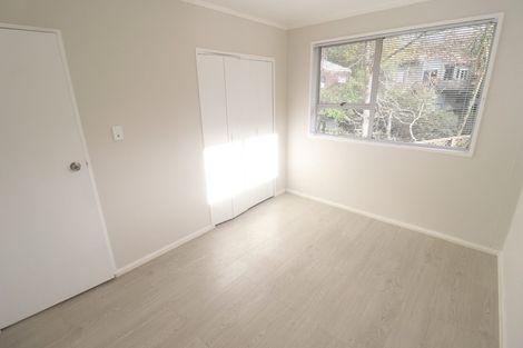 Photo of property in 2/663 Beach Road, Rothesay Bay, Auckland, 0630