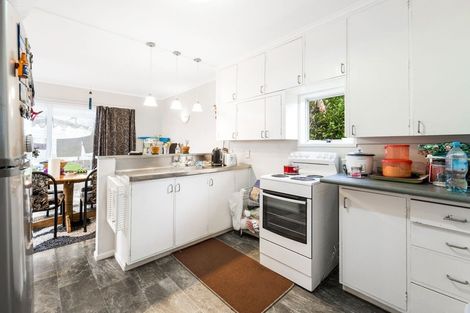 Photo of property in 4 Grainger Road, Te Atatu South, Auckland, 0610