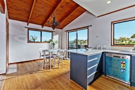 Photo of property in 6 Deverell Place, Northcross, Auckland, 0632